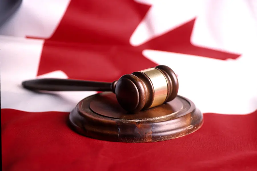 freeimages.com_gavel-and-canadian-flag-2260437-900px 海牙认证